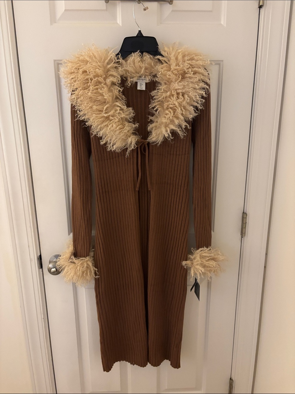 Haute Hippie Brown Ribbed Long Sleeve Sweater with Cream Fur Trim - Picture 9 of 10